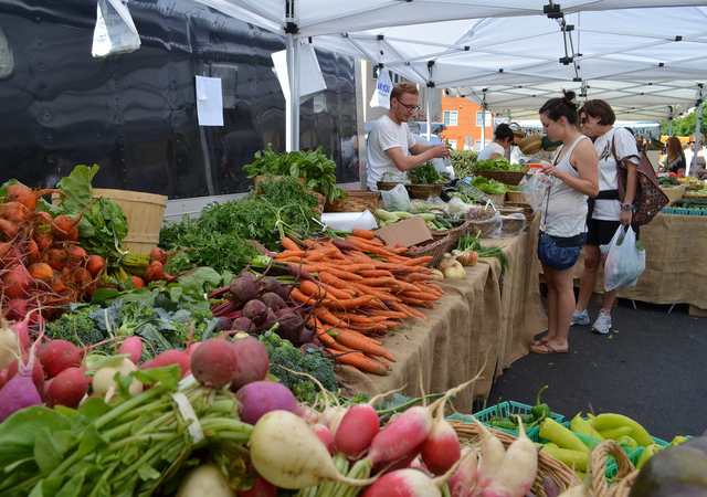 outdoor farmers market